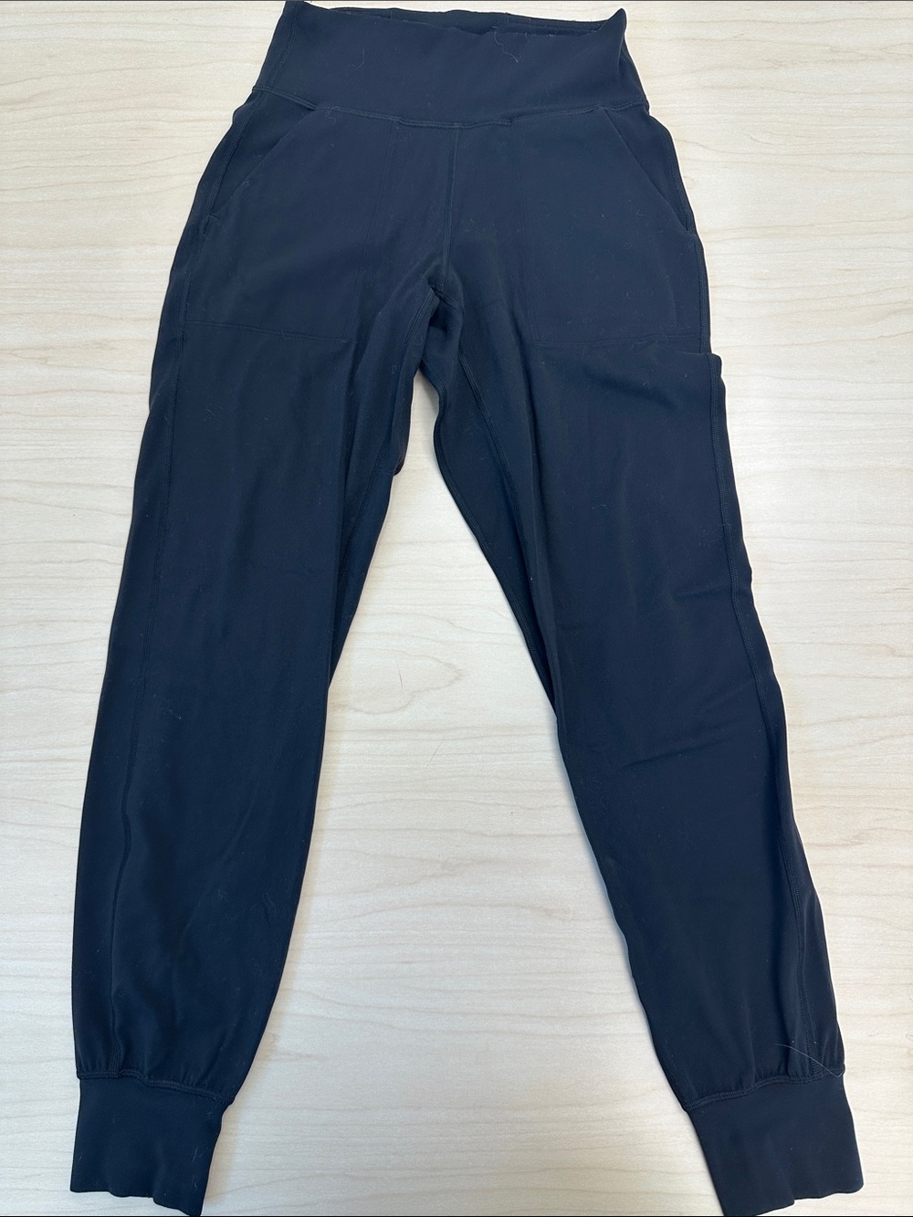 Lululemon jogger size 4, pockets, black, no holes or piling